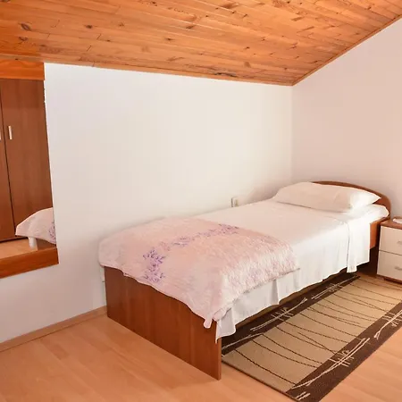 Апартаменти Sestan *