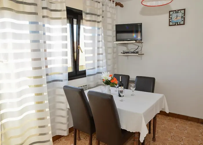Sestan Apartament *