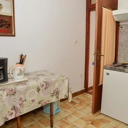 شقة Sestan زادار