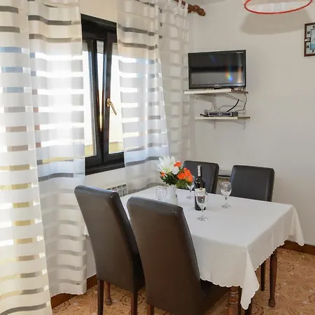 Sestan Apartmán *